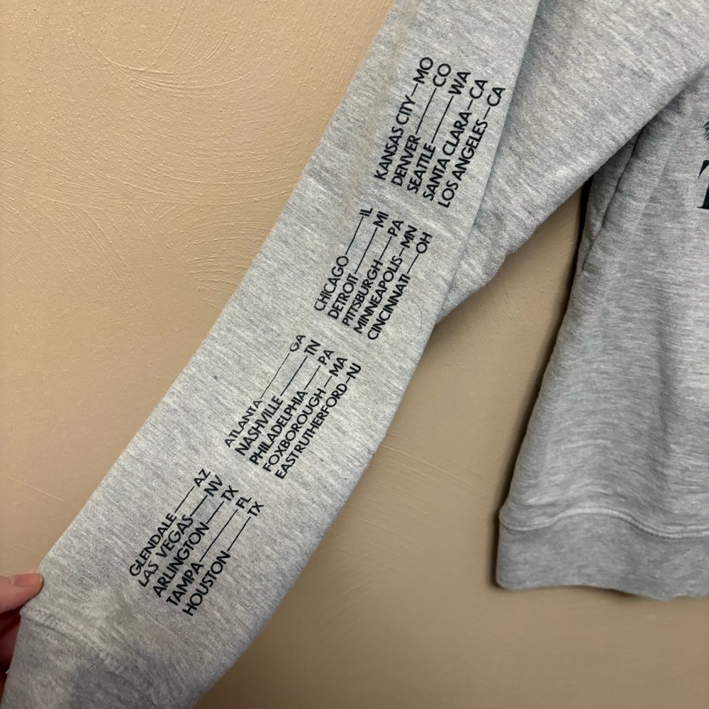 Taylor Swift The Eras Tour 2023 Gray Crewneck Sweatshirt Size Medium - Picture 4 of 7